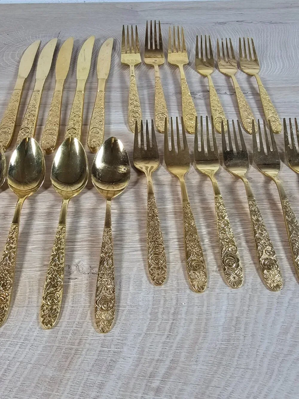 Stanley Roberts Gold Tone Stainless Flatware Lot of 21 Golden Bouquet Knives +